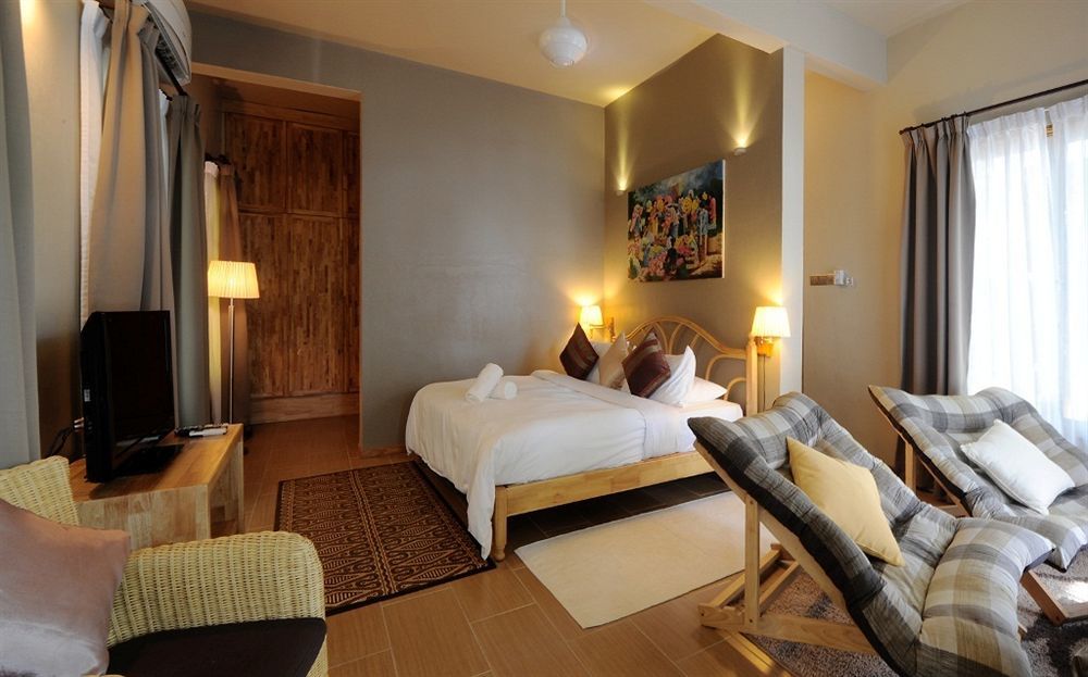 Ambong Rainforest Retreat Pantai Tengah  ภายนอก รูปภาพ