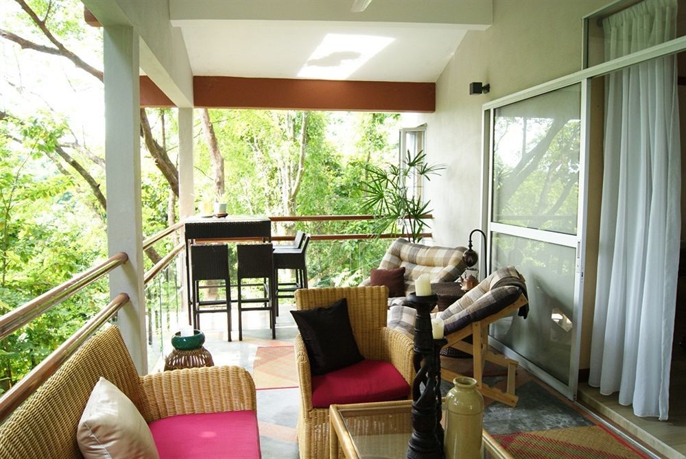 Ambong Rainforest Retreat Pantai Tengah  ภายนอก รูปภาพ