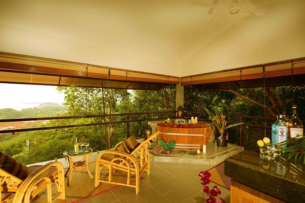 Ambong Rainforest Retreat Pantai Tengah  ภายนอก รูปภาพ