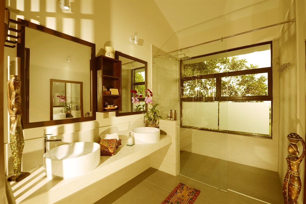 Ambong Rainforest Retreat Pantai Tengah  ภายนอก รูปภาพ